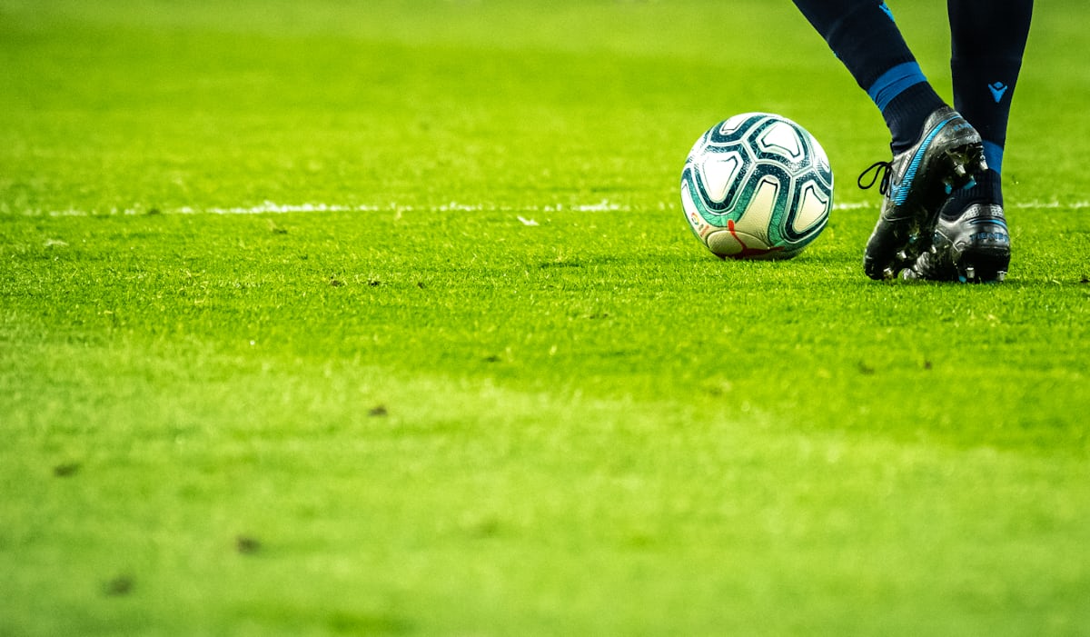 Stadion sepak bola saat pertandingan — kategori panduan sportsbook
