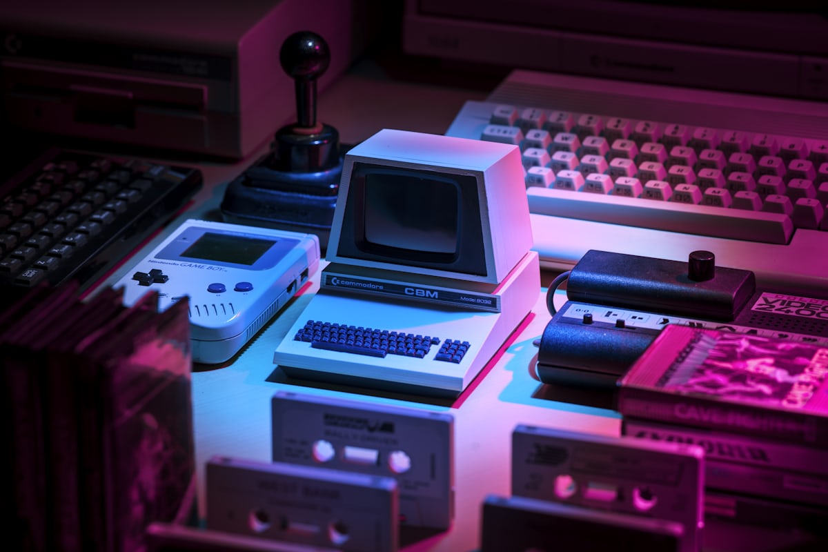 Suasana permainan retro neon — ilustrasi artikel turnamen slot Dewa212